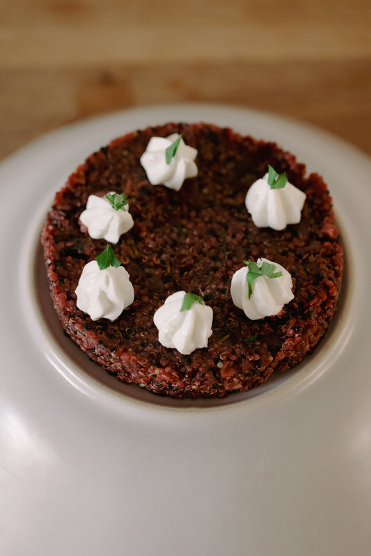 Tartaar van rode biet met quinoa, truffelolie & crème van geitenkaas