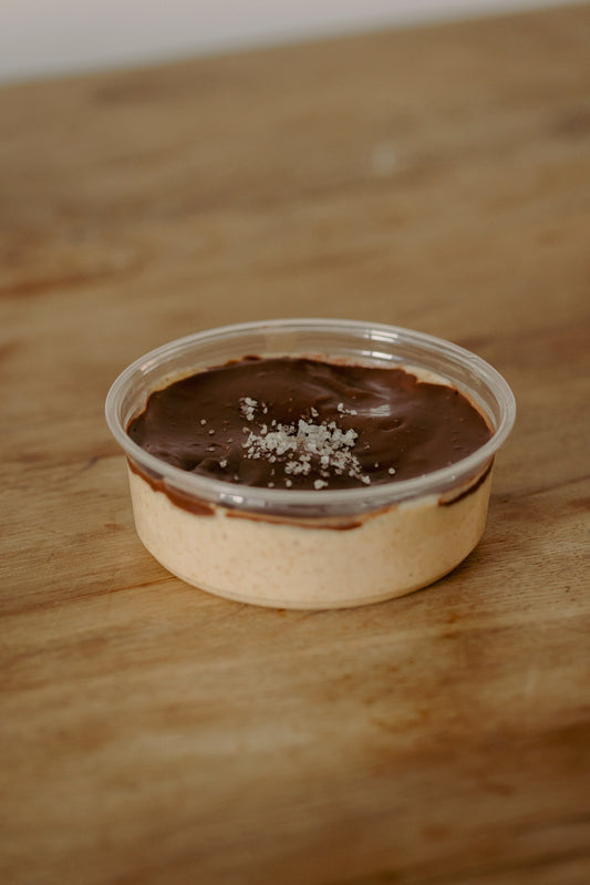 Vegan pindakaasmousse met chocolade & zeezout