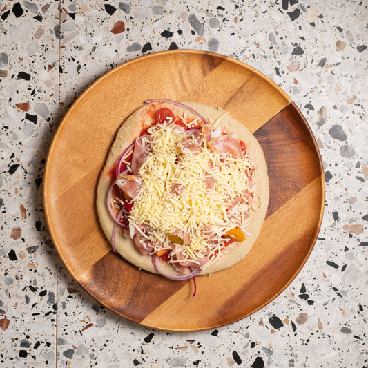 Healthy pizza prosciutto