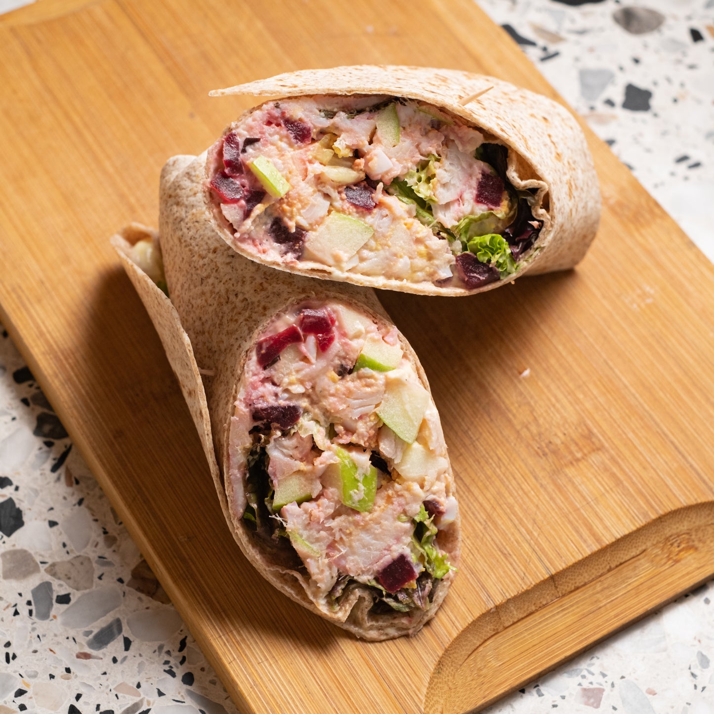 Wrap gerookte forel met rode biet, Granny Smith & limoenmayo